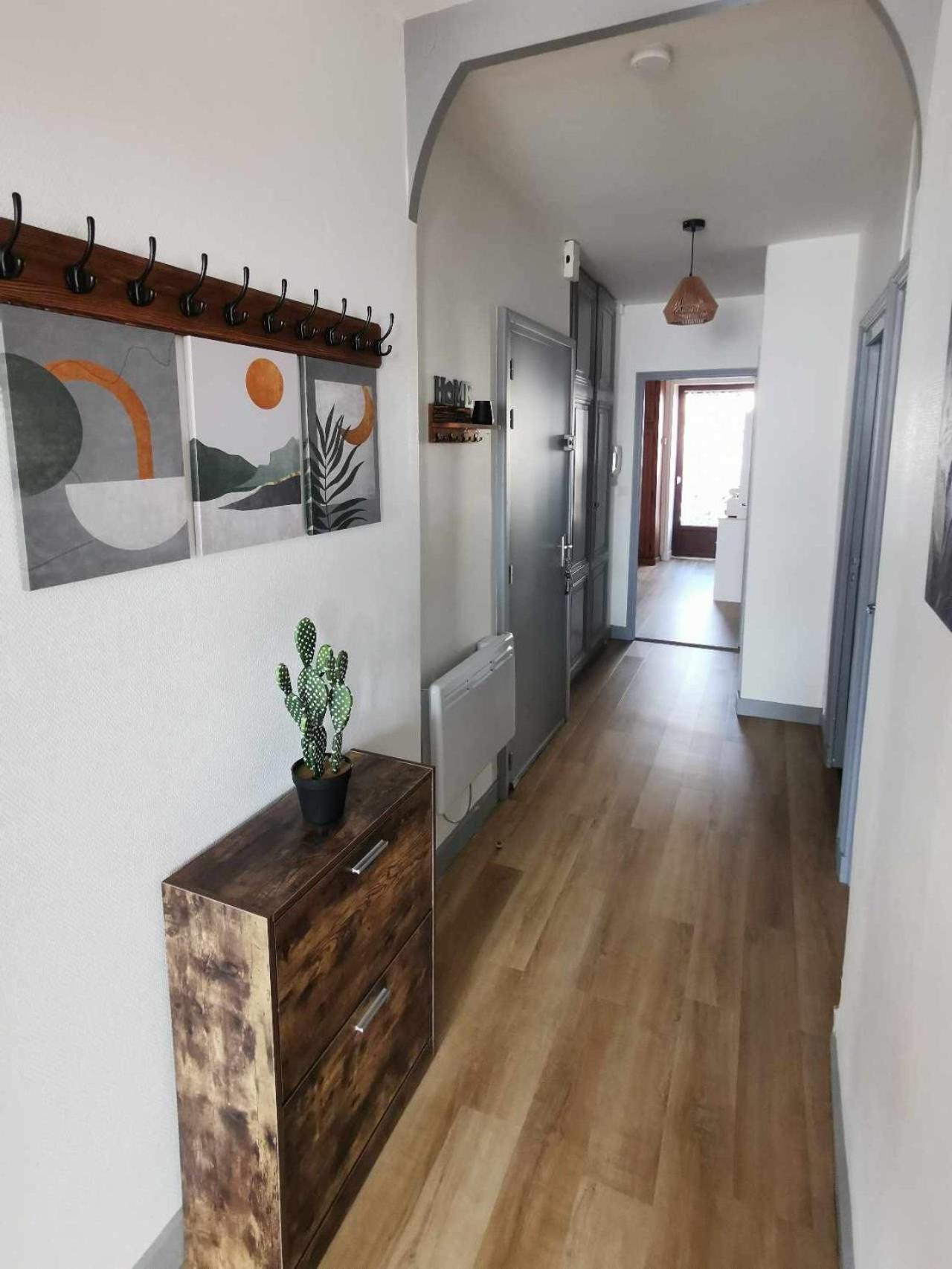 Bel Appartement De 1 A 7 Personnes Ambert Exterior photo